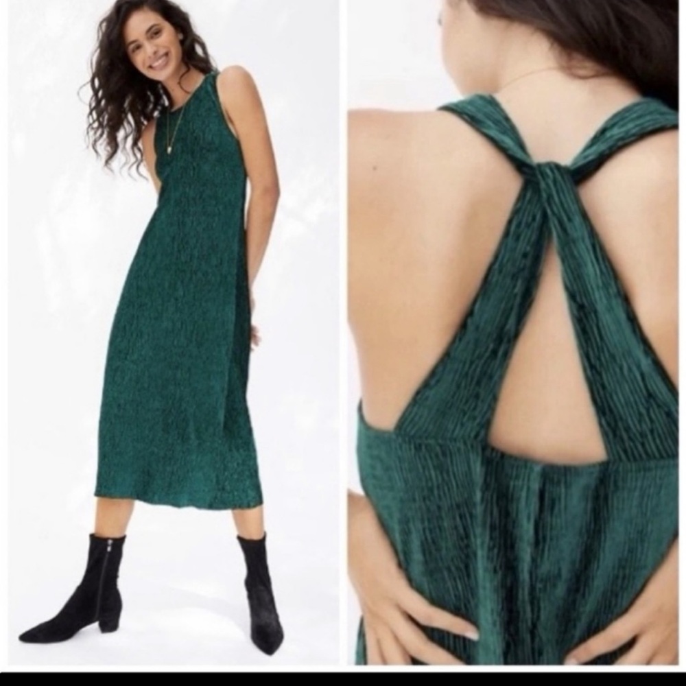 Maeve Adrienne Twist-Back Velvet Midi Dress in Green